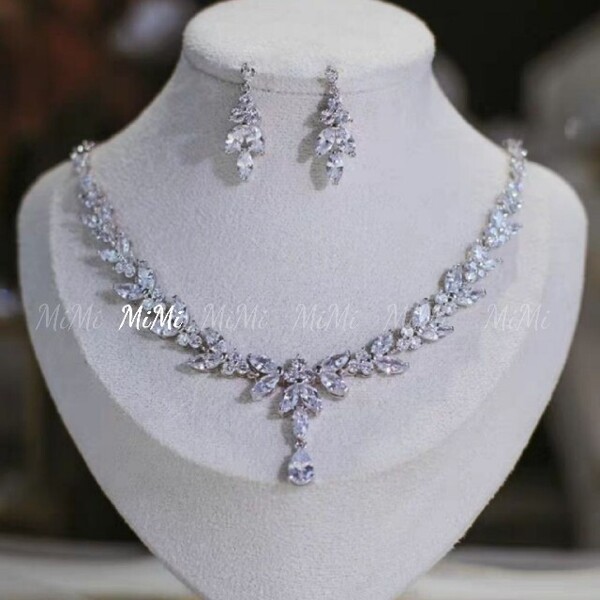 ジルコニア 2点セット ピアス / イヤリング ・ ネックレス 結婚式 キュービックジルコニア ブライダル アクセサリー ウェディング 新品