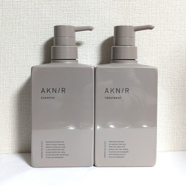 ★送料無料★ AKNIR アクニー 薬用ヘアシャンプー&トリートメント ローズ×サンダルウッド 300ml(300g)×2本セット / 新品 匿名配送 梨花