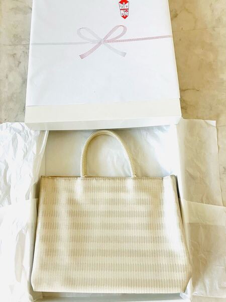 22年阪急2万円購入 着物 浴衣 茶会 和装 手提げバッグ トートバッグ オフホワイト和柄 日本製 伝統技術 上品 エレガント ドレス 冠婚葬祭
