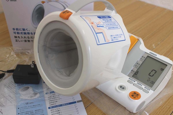 ■omronオムロン デジタル自動電子血圧計 HEM-1000★上腕式 スポットアーム