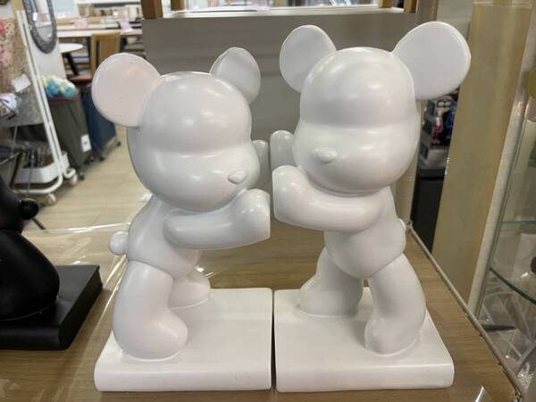 ベアブリック ブックスタンド フィギア 置物 BE@R BRICK ホワイト キューブリック 本棚 本たて オブジェ オーナメント 白 KAWS カウズ