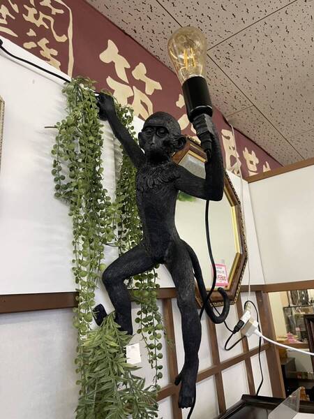 モンキー ランプ 照明 猿 ブラック 間接照明 電球 ライト 光 コンセント式 さる スイッチ式 壁掛け ウォールライト アニマル
