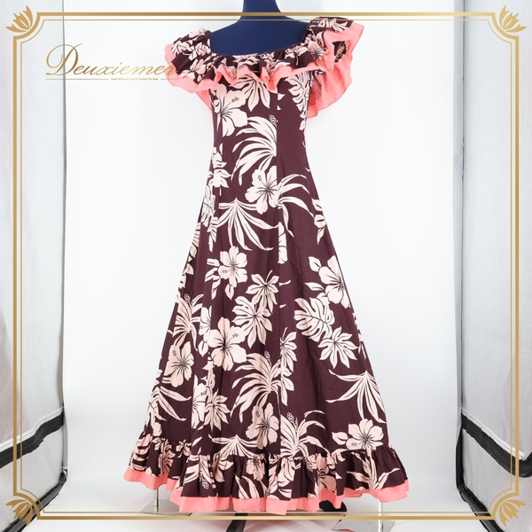 『送料無料』【ハワイ製 フラダンス衣装】ブラウン CC Fashions ワンピース ドレス 茶 ピンク ハイビスカス柄 フリル 華やか アロハ 可愛い