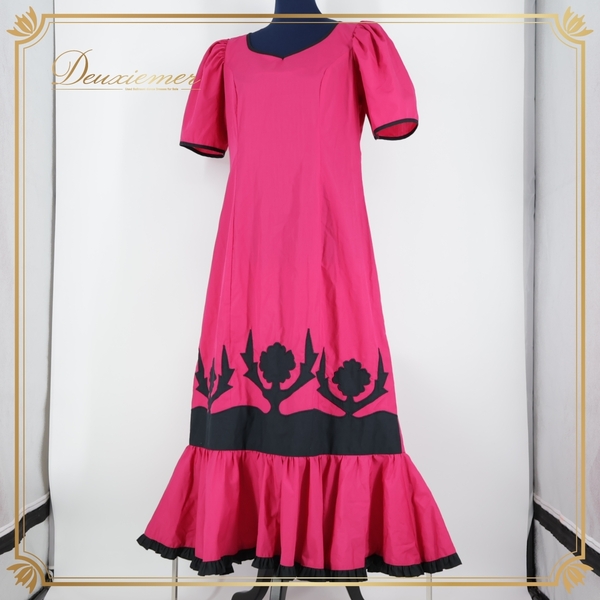 『送料無料』【ハワイ製 フラダンス衣装】ピンク T&L MUUMUU FACTORY ワンピース ドレス 黒 ブラック 鮮やか 華やか ハワイアン かわいい