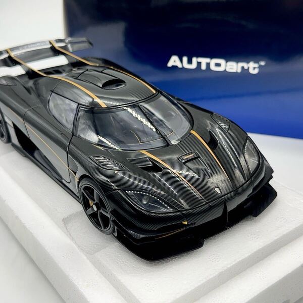 【希少品】1/18 AUTOart オートアート koenigsegg ケーニグセグ クリアカーボン ゴールドストライプ 内装の細部まで再現された至高の逸品