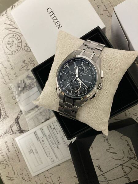 超美品!2024年10月新品購入品! メーカー保証内 CITIZEN シチズン アテッサ チタン メンズ 電波ソーラー フルコマ at8040-57e