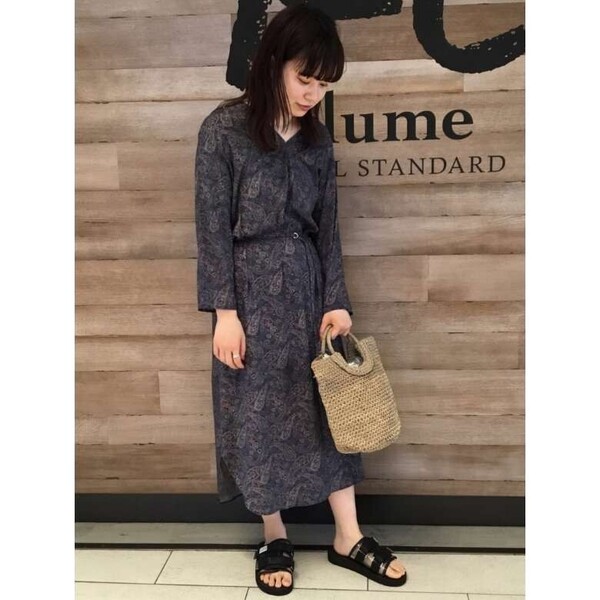 送料無料★美品★JOURNAL STANDARD relume★ペイズリープリントベルテッドワンピース★ネイビー系★フリーサイズ