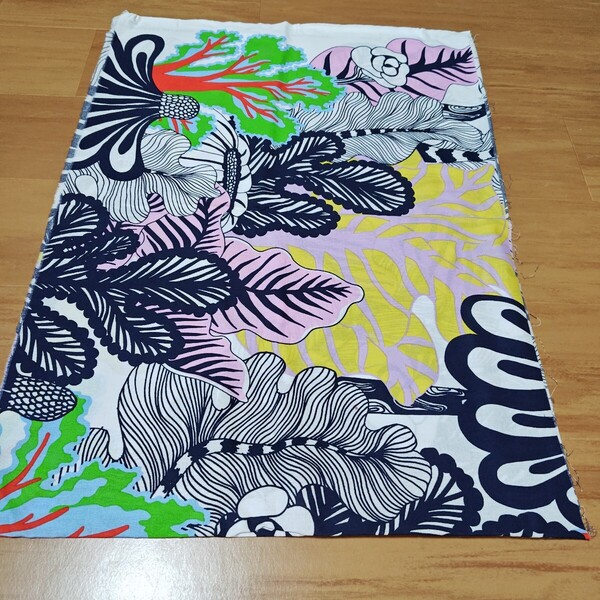 Marimekko マリメッコ 生地 ハギレ マルチカラー マルチクロス 布 手芸 正規品 綿100% コットン100% フィンランド
