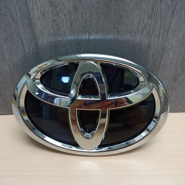 y051405fk TOYOTA(トヨタ) 純正部品 シンボル エンブレム ノア/ヴォクシー/ESQUIRE 品番75403-28030