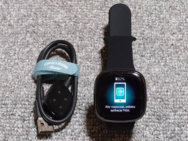 【動作品】Fitbit(フィットビット) Sense スマートウオッチ カーボン/グラファイト Google pay Suica対応