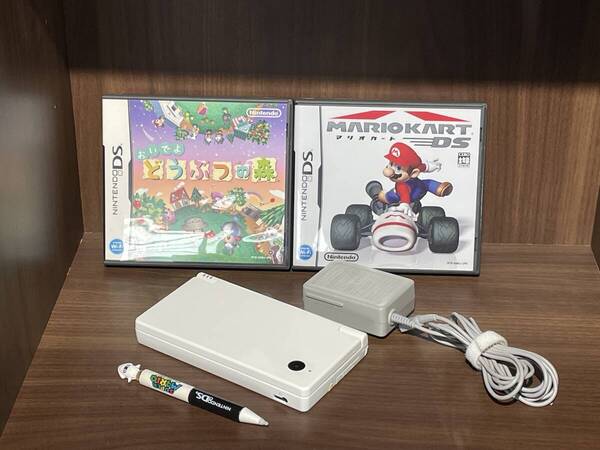 【送料無料】Nintendo DSi + おいでよどうぶつの森 + マリオカート 【DS】