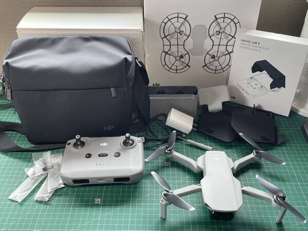 【送料無料】 DJI MINI2 FLY MORECOMBO(バッテリー3本)+プロペラガード+モニタフード