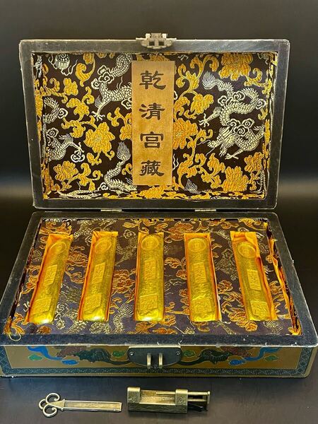 古銭 金貨 開運金塊「十分足金 寶寧銭局」銘 美品 超激レア 金運パワー 縁起物 開運金塊 金錠インゴット風水運勢UP開運置物 約942g漆器箱付