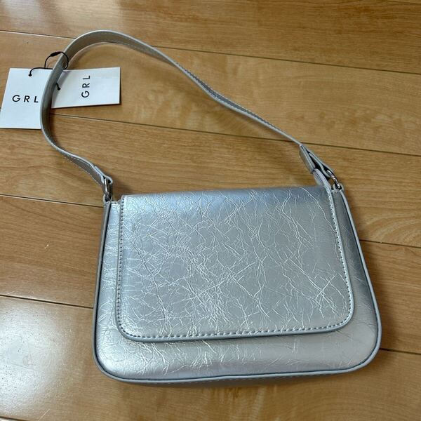 新品タグ付き GRLグレイル レザースクエアフラップショルダーバッグ シルバー レディース アクセントカラー