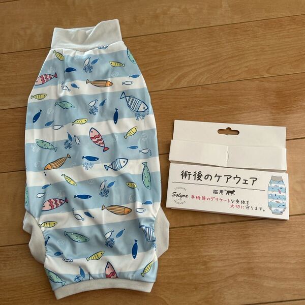 試着のみ新品同様 ねこ用術後服 ケアウェア 去勢 Mサイズ 5~8キロ 猫服 ペット ペットウェア お魚柄 定価2970円