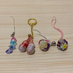 お婆ちゃんの手作り キーホルダー4個セット ちりめん細工 ビーズ小物 ひょうたん