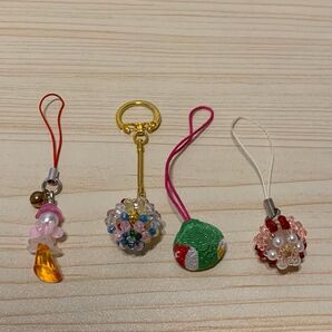 お婆ちゃんの手作り キーホルダー4個セット ちりめん細工 ビーズ小物 和風小物