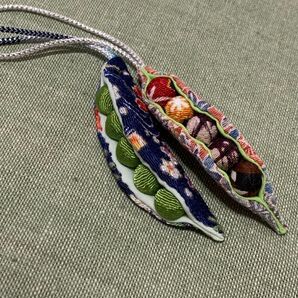 お婆ちゃんの手作り えんどう豆のキーホルダー ストラップ 2個セット ちりめん細工 和風小物 ② 春野菜のキーホルダー