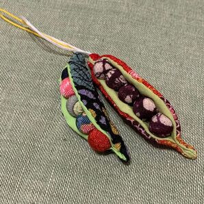 お婆ちゃんの手作り えんどう豆のキーホルダー ストラップ ちりめん細工 ③春野菜のキーホルダー