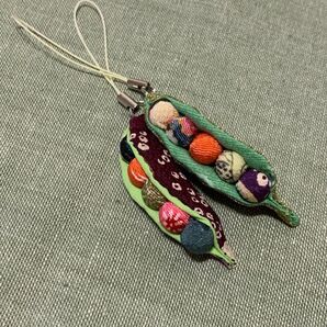 お婆ちゃんの手作り えんどう豆のキーホルダー ストラップ ちりめん細工 ⑤春野菜のキーホルダー