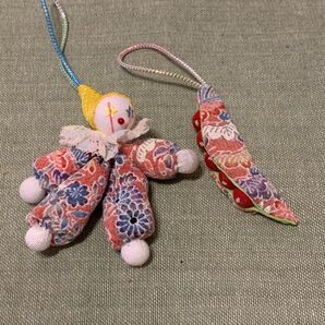 お婆ちゃんの手作り キーホルダー ストラップ 和風小物 ちりめん細工 2個セット♪ えんどう豆とピエロ