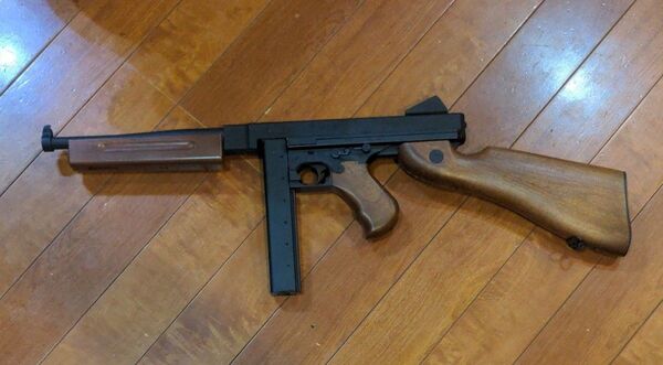 【18禁】WELL フルメタル フェイクウッド トンプソン・サブマシンガン M1A1 シカゴタイプライター 内部カスタム 電動ガン