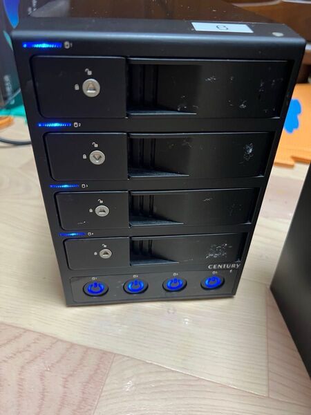 センチュリー「裸族のカプセルホテル」 HDD ケース