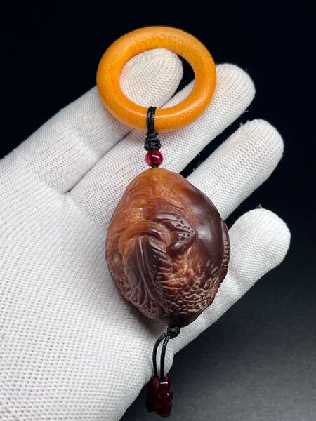 古美術 縁起物 根付 女性器 女陰 春画 三面彫 オリーブ 核彫刻 細工