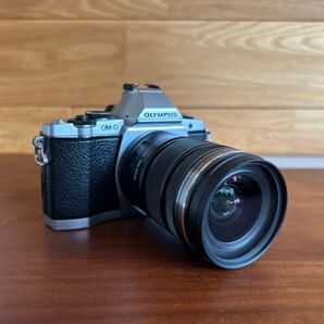 OLYMPUS OM-D E-M5 レンズキット シルバー