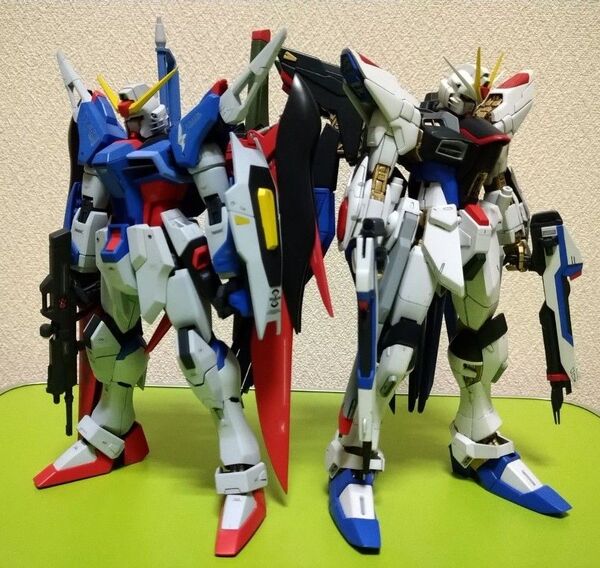 【塗装済み完成品オマケ 1/550 ブラウ・ブロ 】 1/100 MG ストライクフリーダムガンダム デスティニー セット