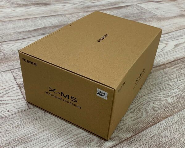 新品未使用未開封 FUJIFILM X-M5 XC15-45mmレンズキット (シルバー)
