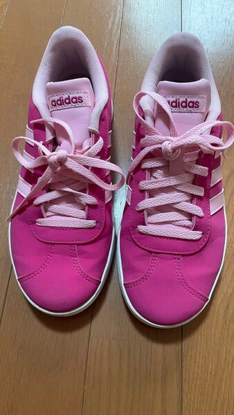 adidas スニーカー ピンク