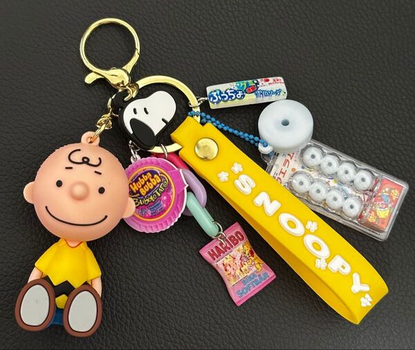 じゃらじゃらキーホルダー お菓子盛りだくさん チャーリーブラウン スヌーピー バッグチャーム