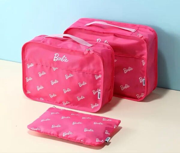 Barbie トラベルポーチ 3点セット 総柄 ロゴ トラベルバッグ 旅行用