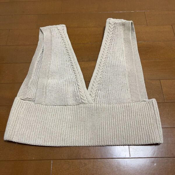 GU ニット ベスト ベージュ Vネックビスチェ