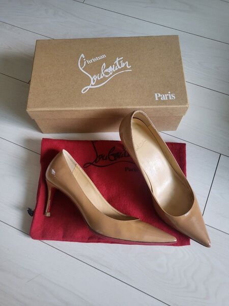Christian Louboutin ベージュ ハイヒール