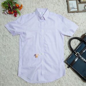 【美品】UNIQLO ユニクロ 半袖 シャツ(S)藤色/ライトパープル/フィッシュテール/ボタンダウン/洗濯可/オフィスカジュアル