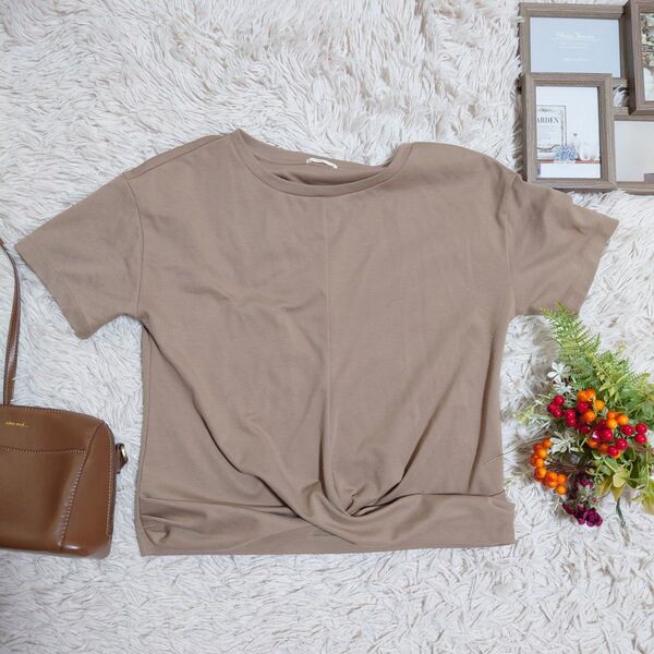 GU ジーユー ツイストTシャツ(M)茶色