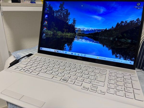 富士通ノートパソコンWindows10,11AMD Atheon Gold 3150U メモリ8GB SSD256GBWebカメラ