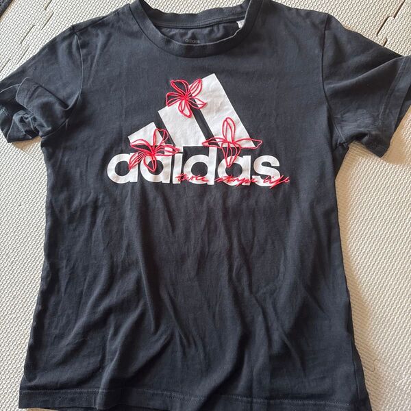 adidas Tシャツ 花柄刺繍 ブラック Lサイズ
