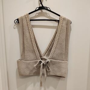 GU ベージュベスト ジレ