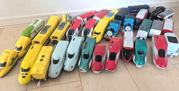 プラレール トーマス こまち 車両 はやぶさ 新幹線 成田エクスプレス 快速 特急 ドクターイエロー シンカリオン