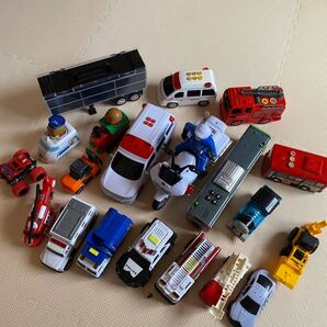 車 救急車 消防車 ヘリコプター パトカー バス 白バイ 電車 ゴミ収集車