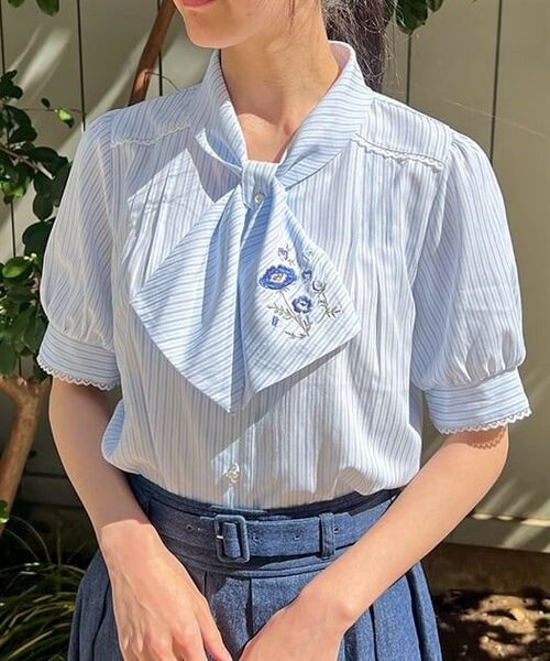 axes femme アクシーズファム ネモフィラ刺繍リボン ブラウス サックス M 半袖 シャツ 花柄 ストライプ 水色 青 白