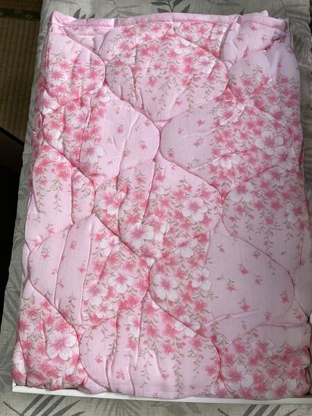 【訳あり】肌掛け布団 ピンク 花柄 140×190cm 中綿ポリエステル