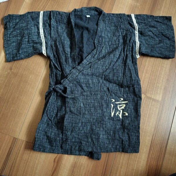 120サイズ 和服 着物 黒地 金色刺繍 甚平 男の子