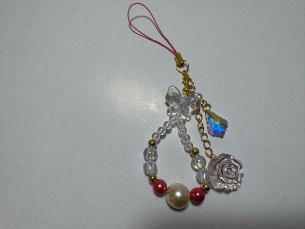 ③ 薔薇 蝶々 キーホルダー ストラップ ハンドメイド チャーム アクセサリー 金色 ビーズ ビーズキーホルダー ハンドメイド