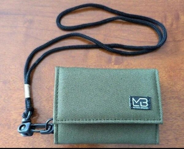 コンパクトウォレット book 三つ折り財布軽量財布 ストラップ付き色 カーキ