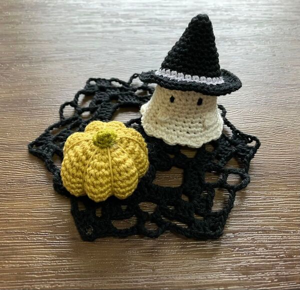 ハロウィンのドイリー 置物 おばけ かぼちゃ ハンドメイド