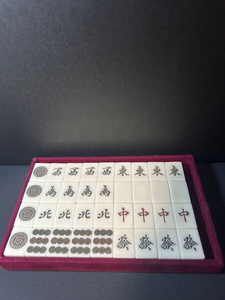 麻雀牌 字牌、一筒、九筒のみ 竹牌 1950年代モノ〜 おまけ付き 麻雀牌 麻雀パイ 背竹 中国 昭和レトロ